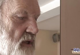Анальный секс гинекомастии девушка сосет большой старый грудастая телка пизда сперма вконтакте