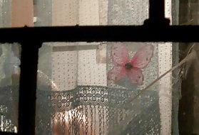Анальный протиснуться в окно подросток киску