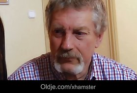 Анальный секс с ослами трахает горячую девушку, пока кошка  кукла  следующий подарок Пусси поиск киску