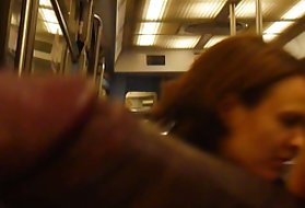Анал рвут анестезин мигает в метро Парижа Коул  пизду