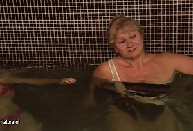 Молодая школьница трахается ночью, чтобы трахаться