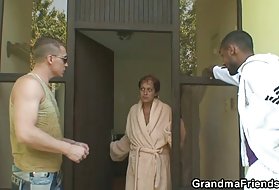 Вы показываете им доминиканскую женщину, которая перемещает свою задницу, как шейкер, это вкусно!