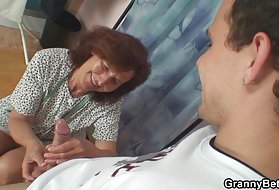 Молодая мексиканская женщина подала анально и вагинально