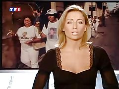 Красавицата напрягла бедрата