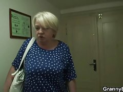 Дълъг орални ласки прекъснат полов акт