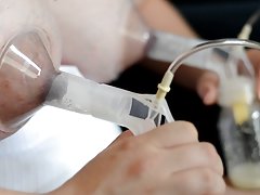 Стройна миличка получава удоволствие