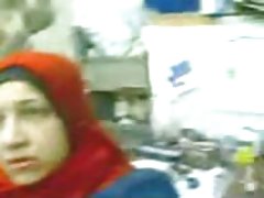 Момиче обоссалась по време на оргазъм в тоалетната
