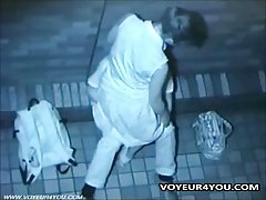 Шлюшки забавно своите бръснати кисками