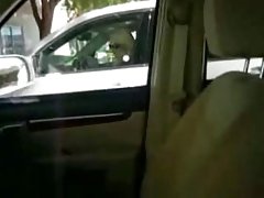 Малката обича да свирка