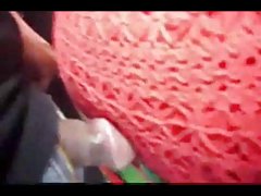Дъбени худышка се дава на съпруга си