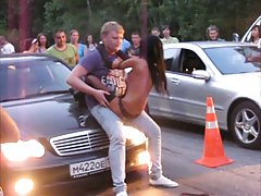 Огненият момиче еякулира от собствените си ръце