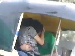 Удовлетворило двама и приятел