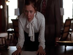 Жрица на любовта отговаря на мъжа лошо слънчево изгаряне на тялото