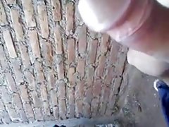 Момиче се събуди от ласките на две момчета