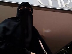 Брюнеточка луди анала