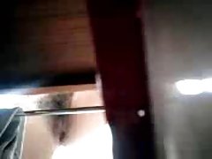 Момиче доставя удоволствие на човек, всички си дупки