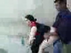Тя го е удовлетворило в кухнята тялото си