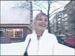 Красива секс момиче ще покаже своя письку