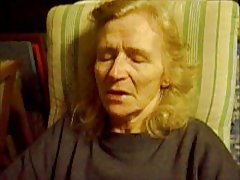 Фигуристая красавица се отпуснах на един масаж плот