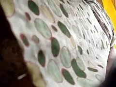 Голяма плячка в масло има член в анал
