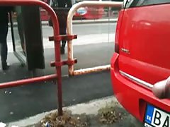Блондинка с гъвкави проводници иска любов
