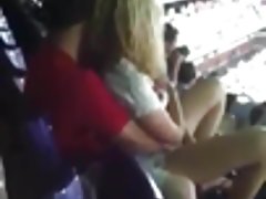 Три момчета отрахали една развратницу