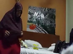 Две момчета отымели сладурите след игра на карти.