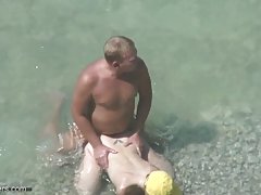 Голям член и крехко момиче