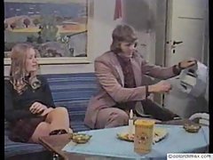 Прекрасен млада красавица и я играчки
