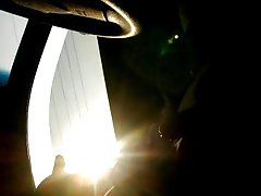 Млада давалка ще размята от първо лице
