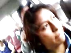 Блондинка трина искаше да свършват и принялась мастурбира