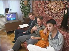 Младежки оргия в надуваем басейн
