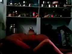 Ласките в леглото на едно младо момиче