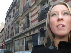 Млада студентка изгарящата