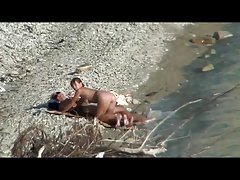 Два шоколадови член през стената