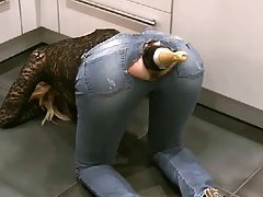 Худющая давалка!