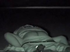 Пышка с огромни цици вози в черно член