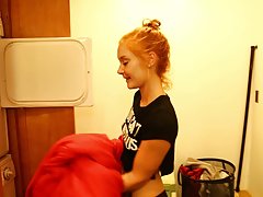 Японка в ученическа униформа